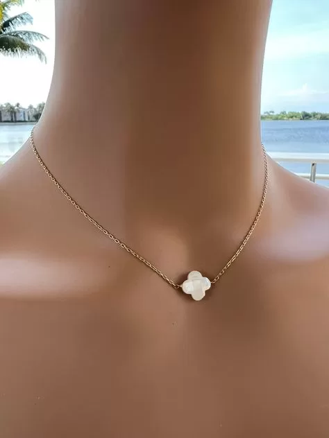 Dupe Clover Necklace